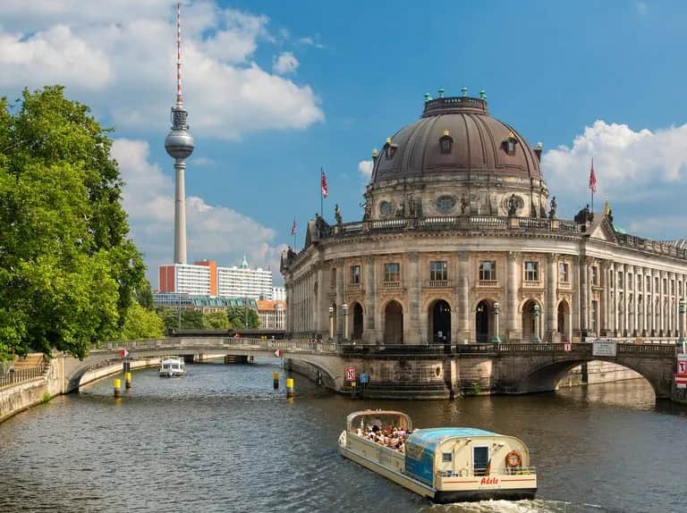 Co jest ciekawego w Berlinie? Odkryj fascynujące atrakcje i miejsca